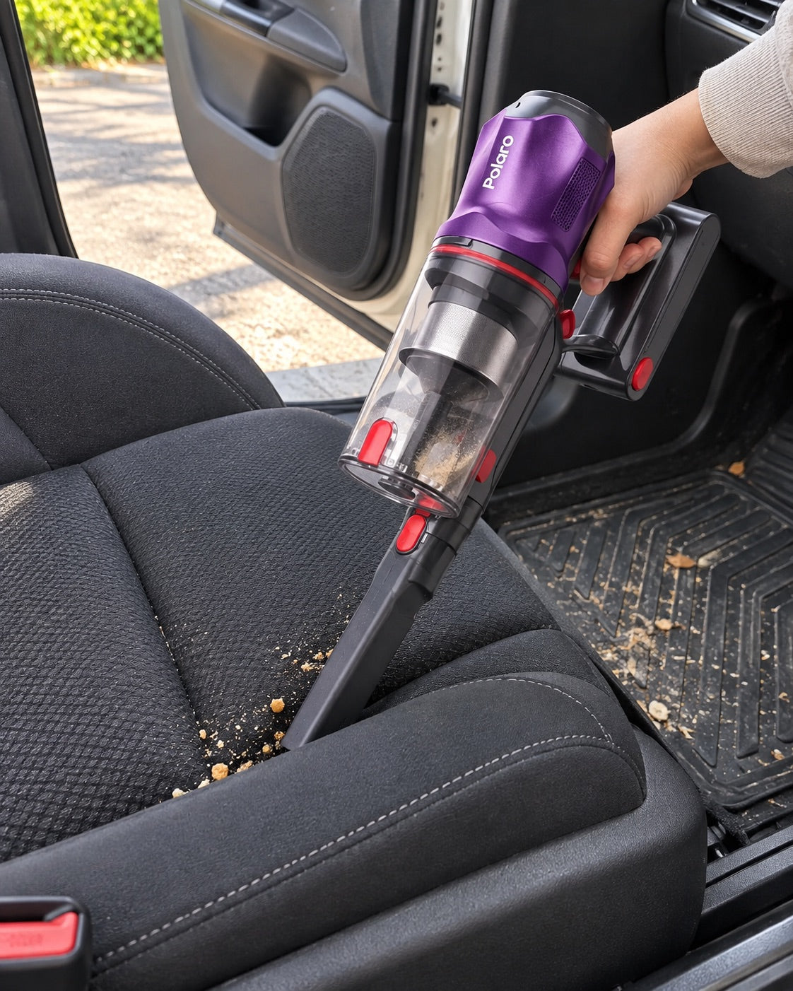 Polaro V16 handheld vacuum cleaning car seats